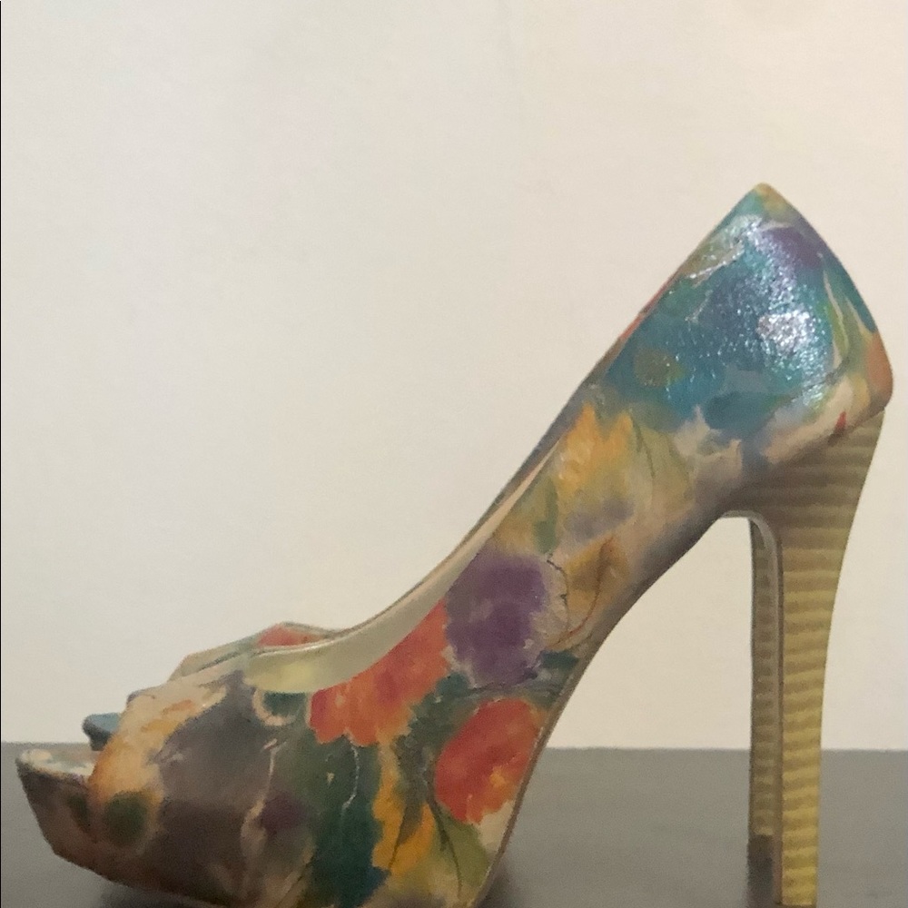 Torta Caliente size 7 1/2 M 4” Platform Open Toe Heels